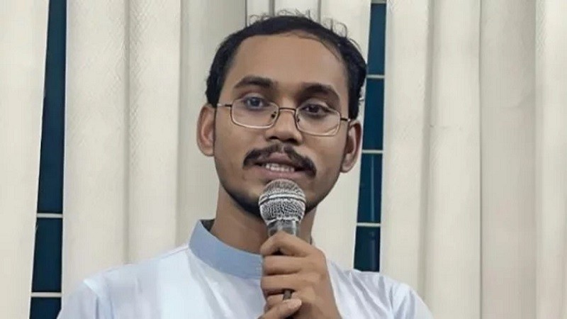 ‘হয় চুপ্পুকে সরান, আর না হয় নিজেরা সরে যান’